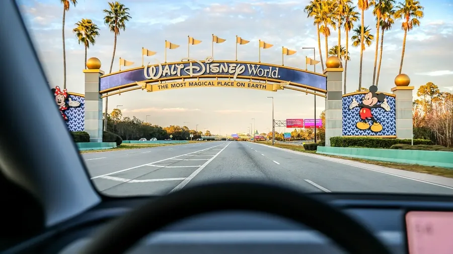 Driving toward Orlando attractions