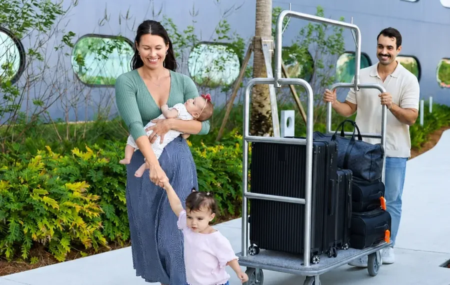 Family arriving in Orlando with Allycar
